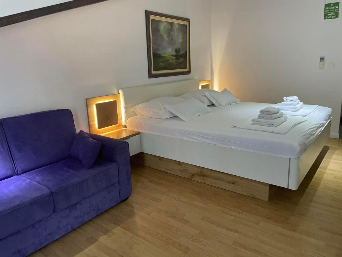 Bed and Breakfast Dela Хвар Екстер'єр фото