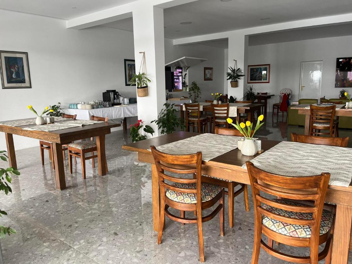 Bed and Breakfast Dela Хвар Екстер'єр фото