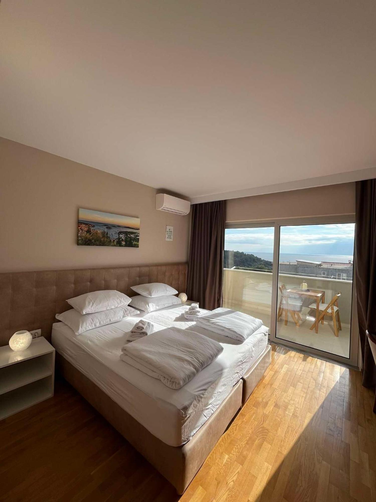 Bed and Breakfast Dela Хвар Екстер'єр фото