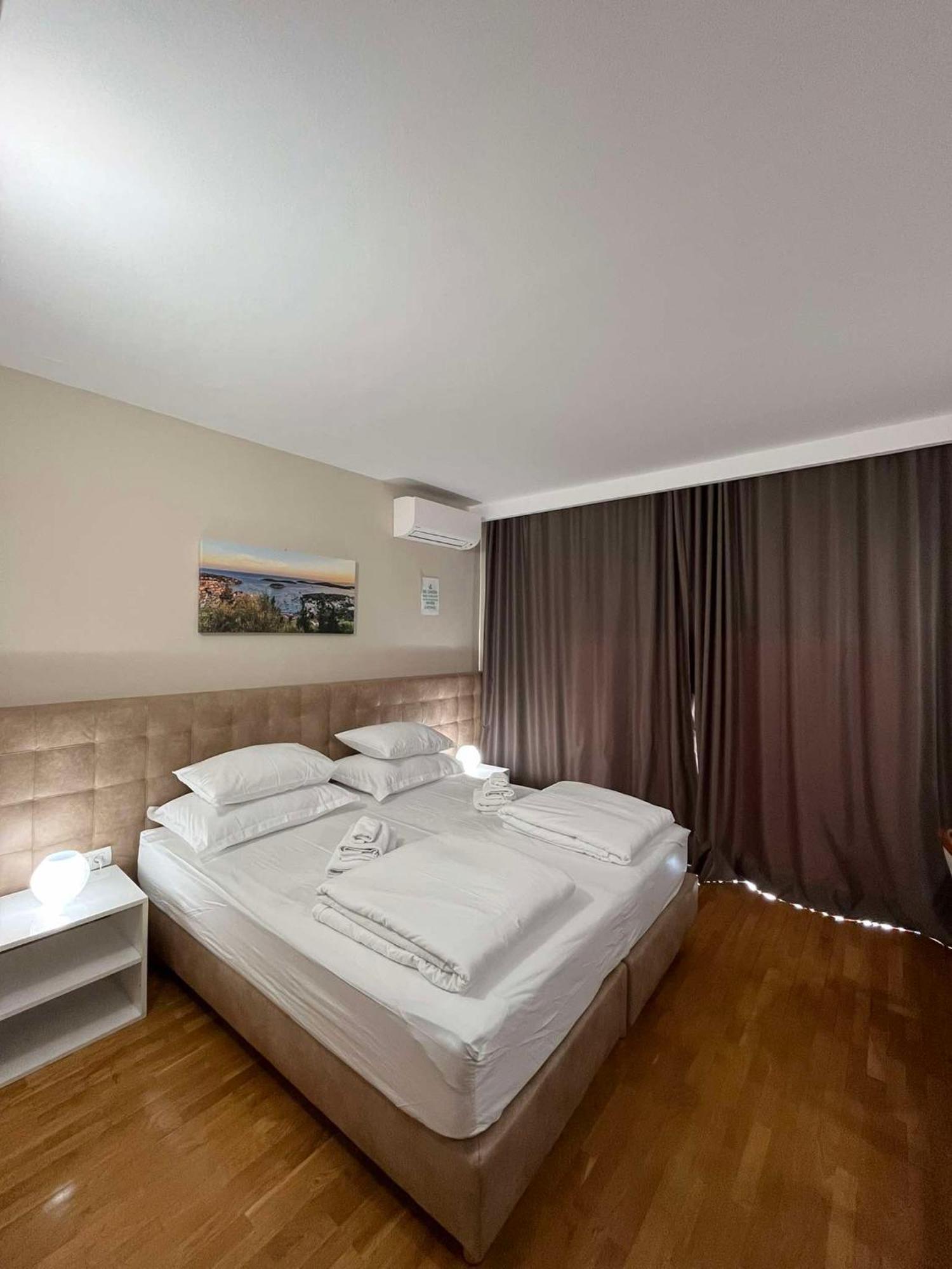 Bed and Breakfast Dela Хвар Екстер'єр фото