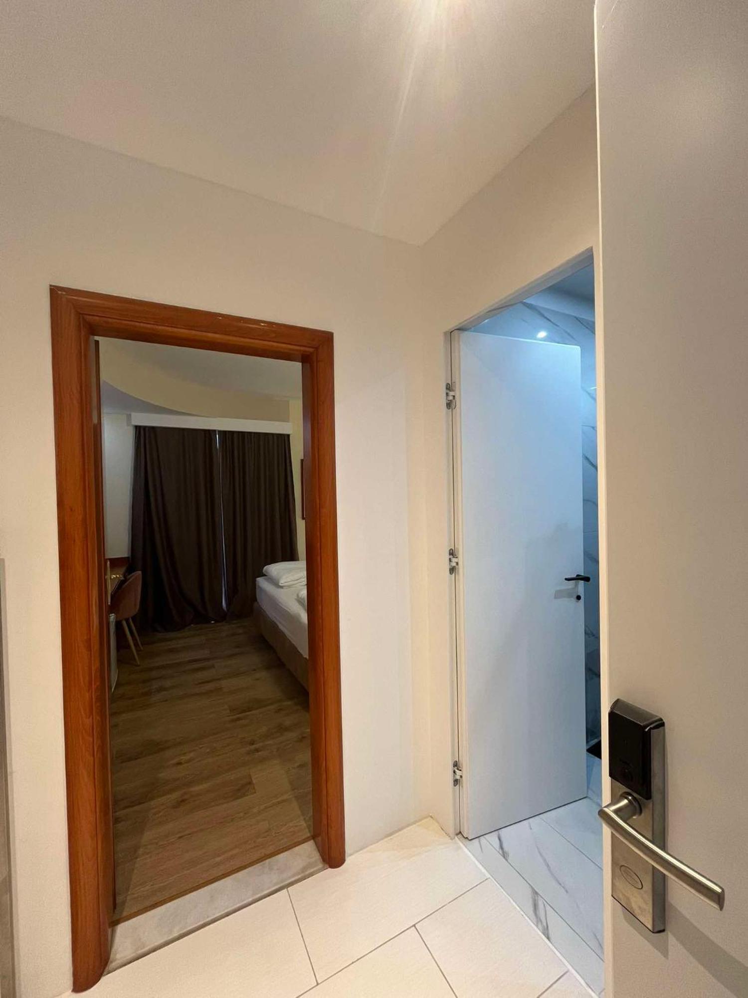 Bed and Breakfast Dela Хвар Екстер'єр фото