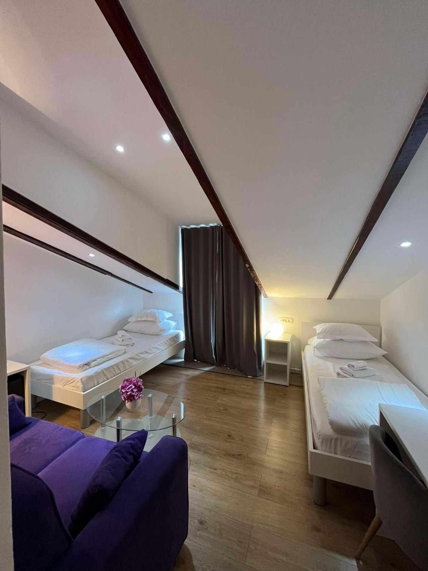 Bed and Breakfast Dela Хвар Екстер'єр фото