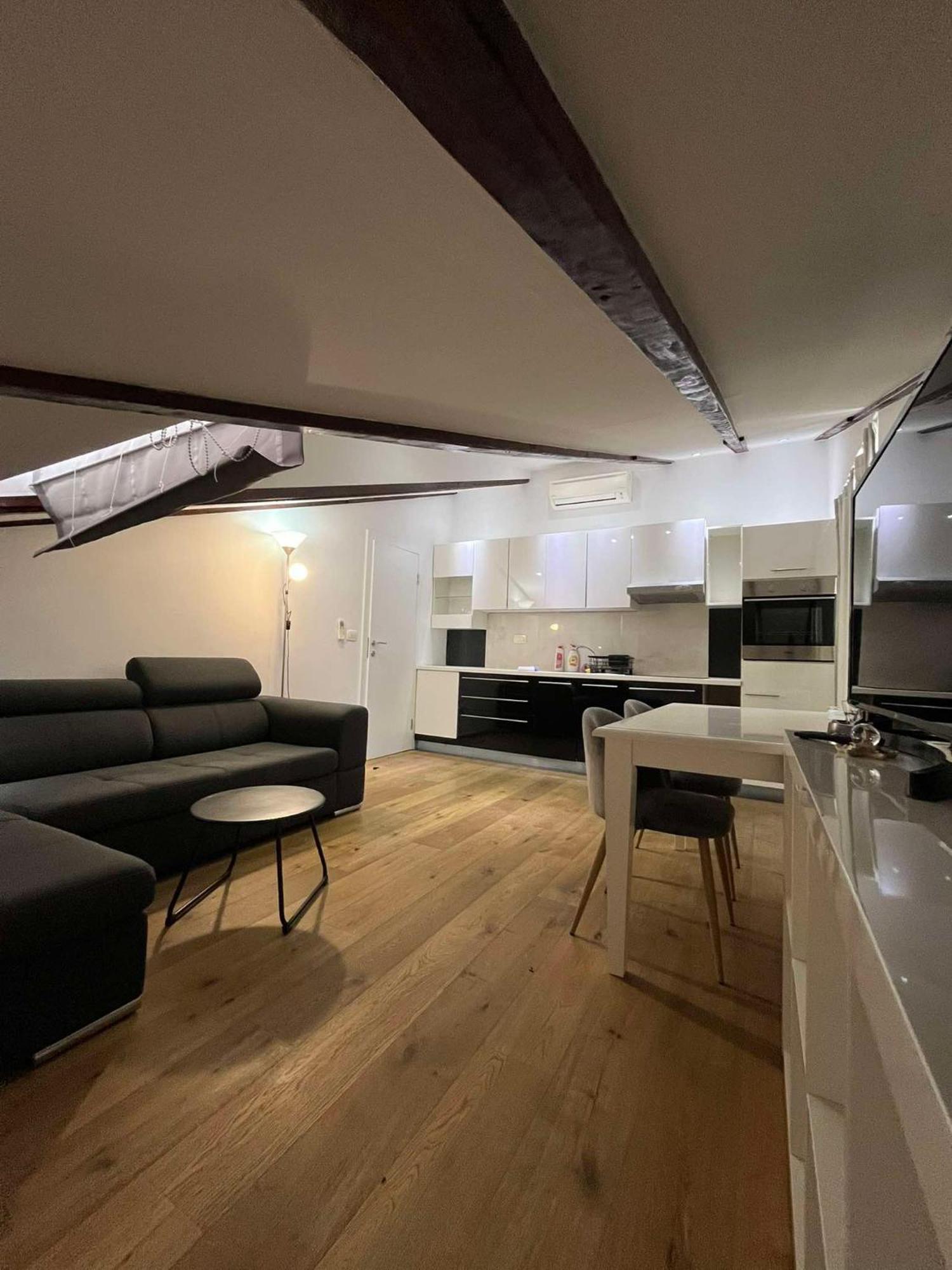 Bed and Breakfast Dela Хвар Екстер'єр фото