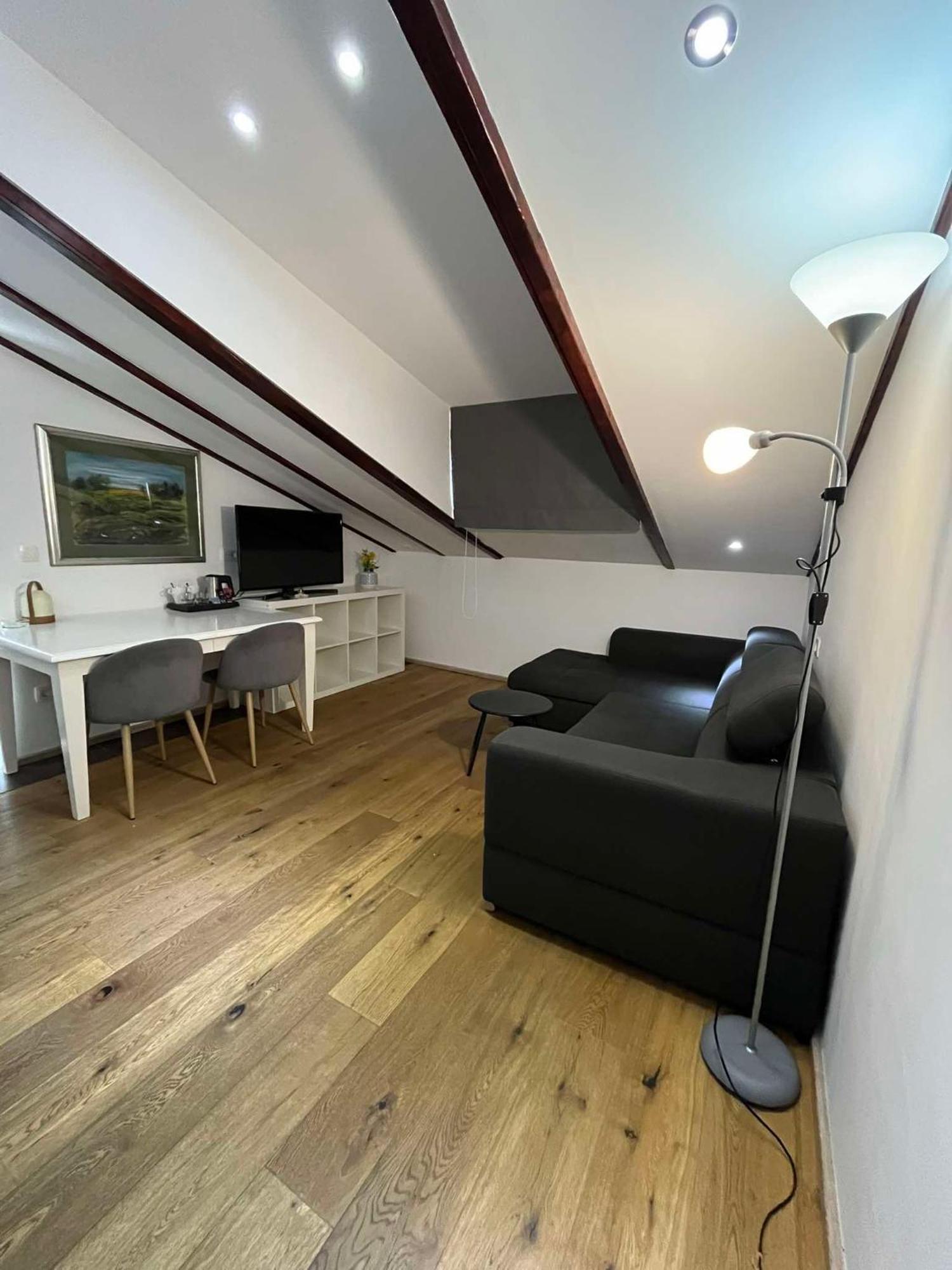 Bed and Breakfast Dela Хвар Екстер'єр фото