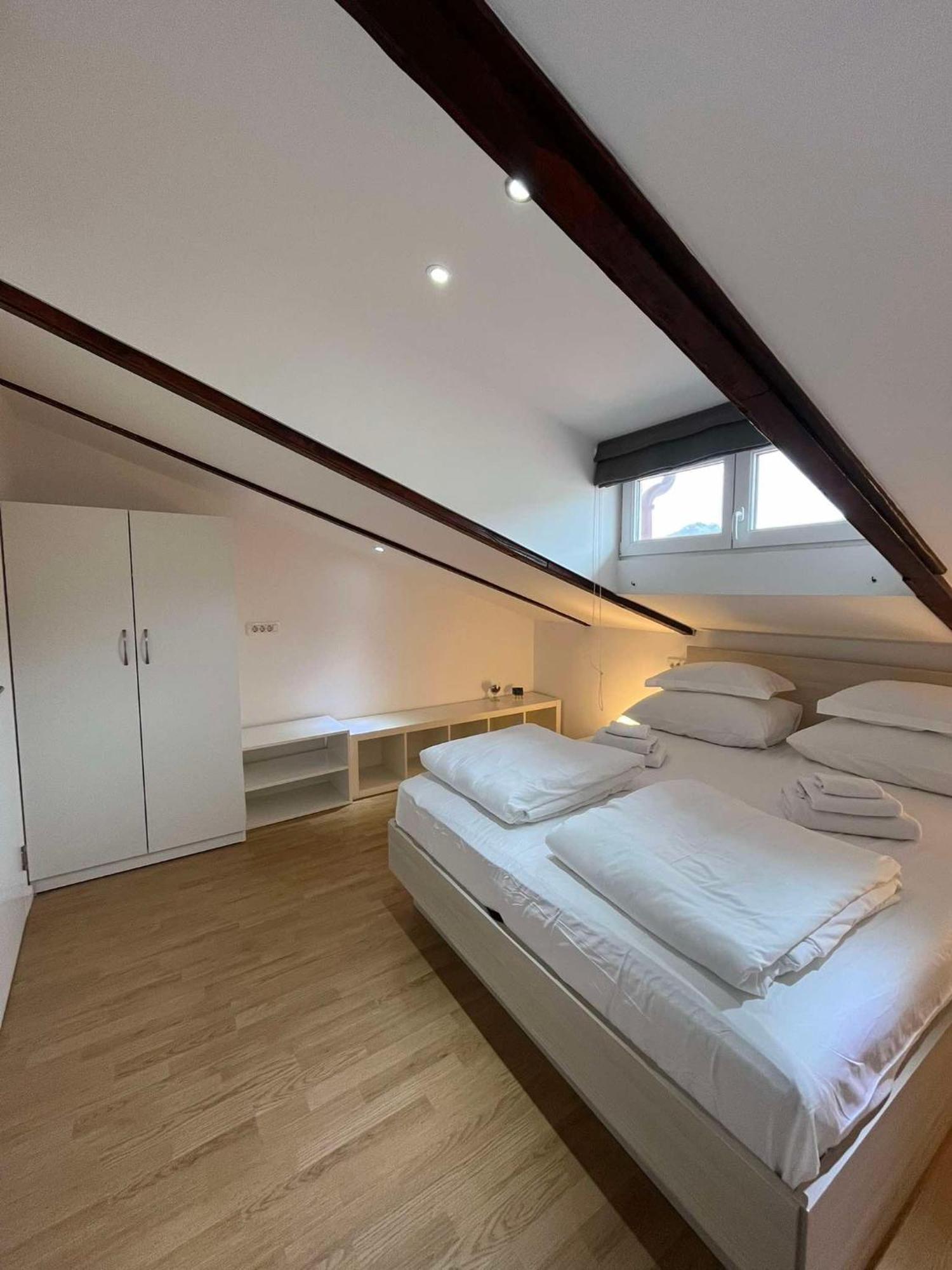 Bed and Breakfast Dela Хвар Екстер'єр фото