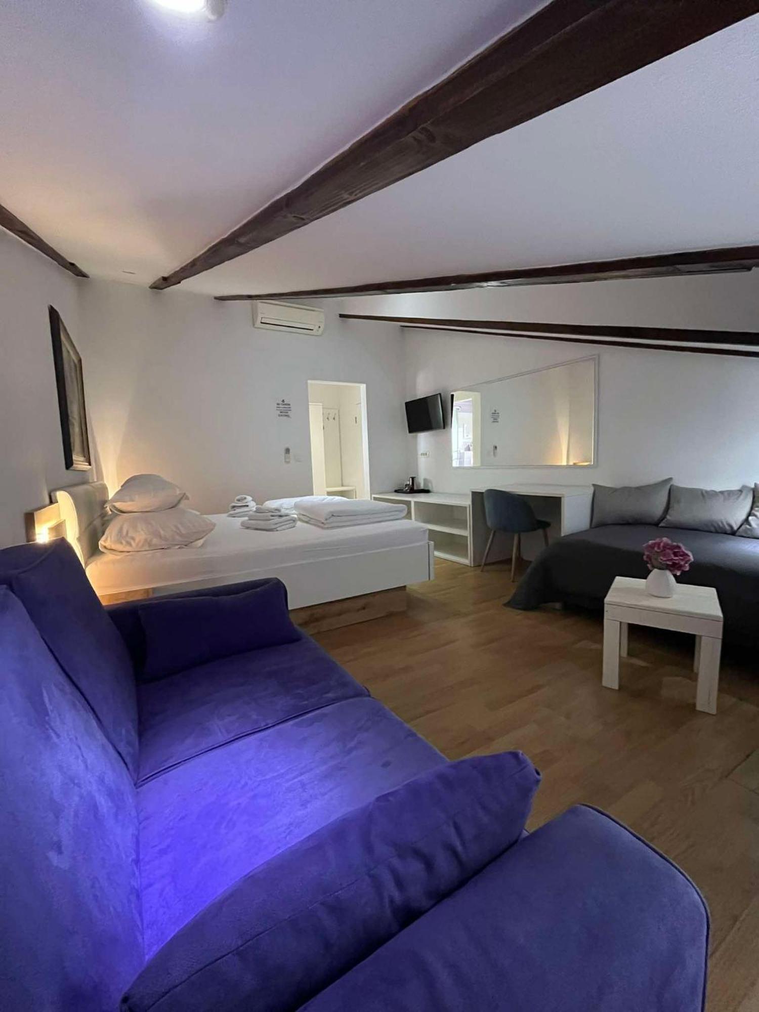 Bed and Breakfast Dela Хвар Екстер'єр фото