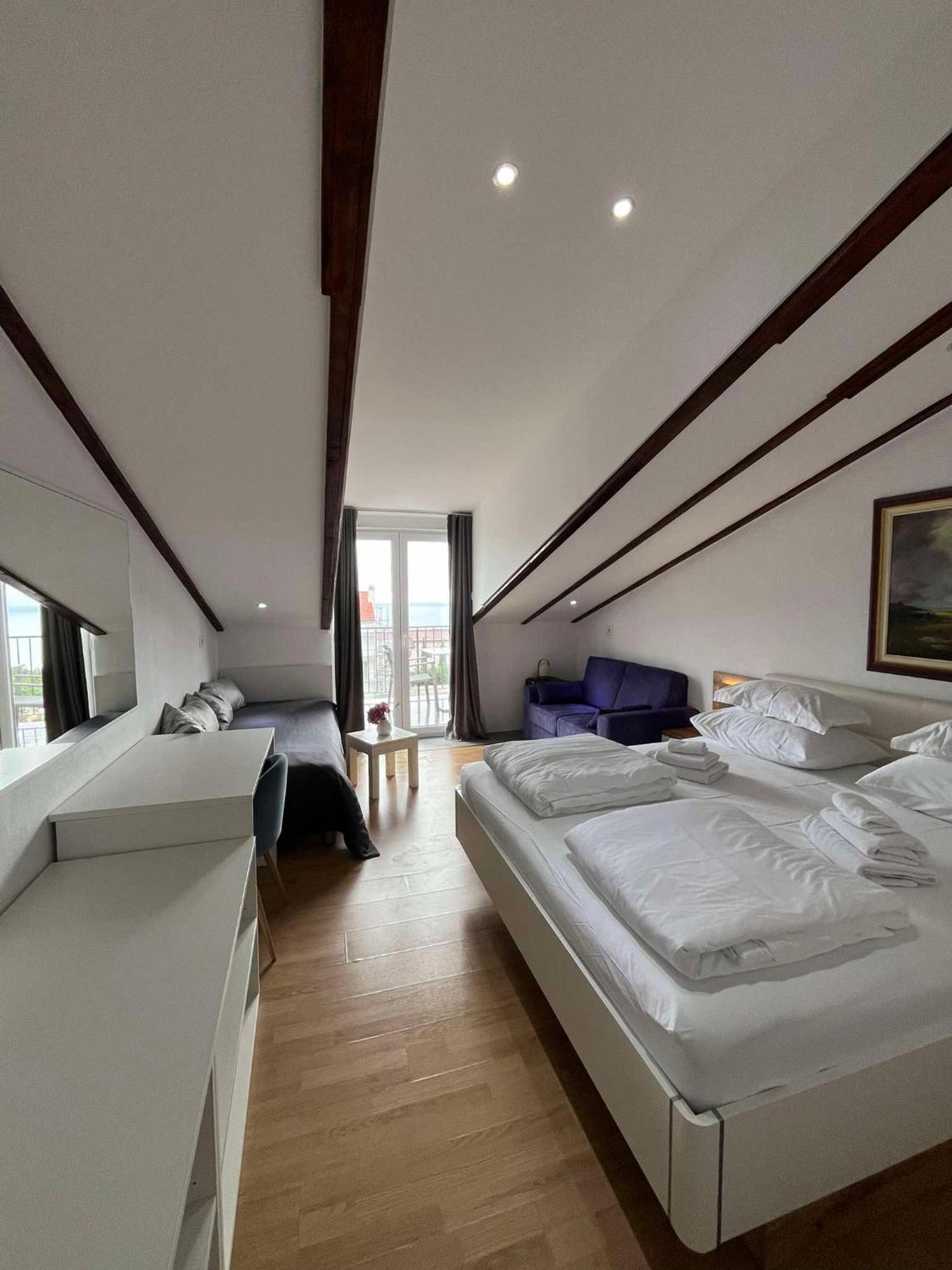 Bed and Breakfast Dela Хвар Екстер'єр фото