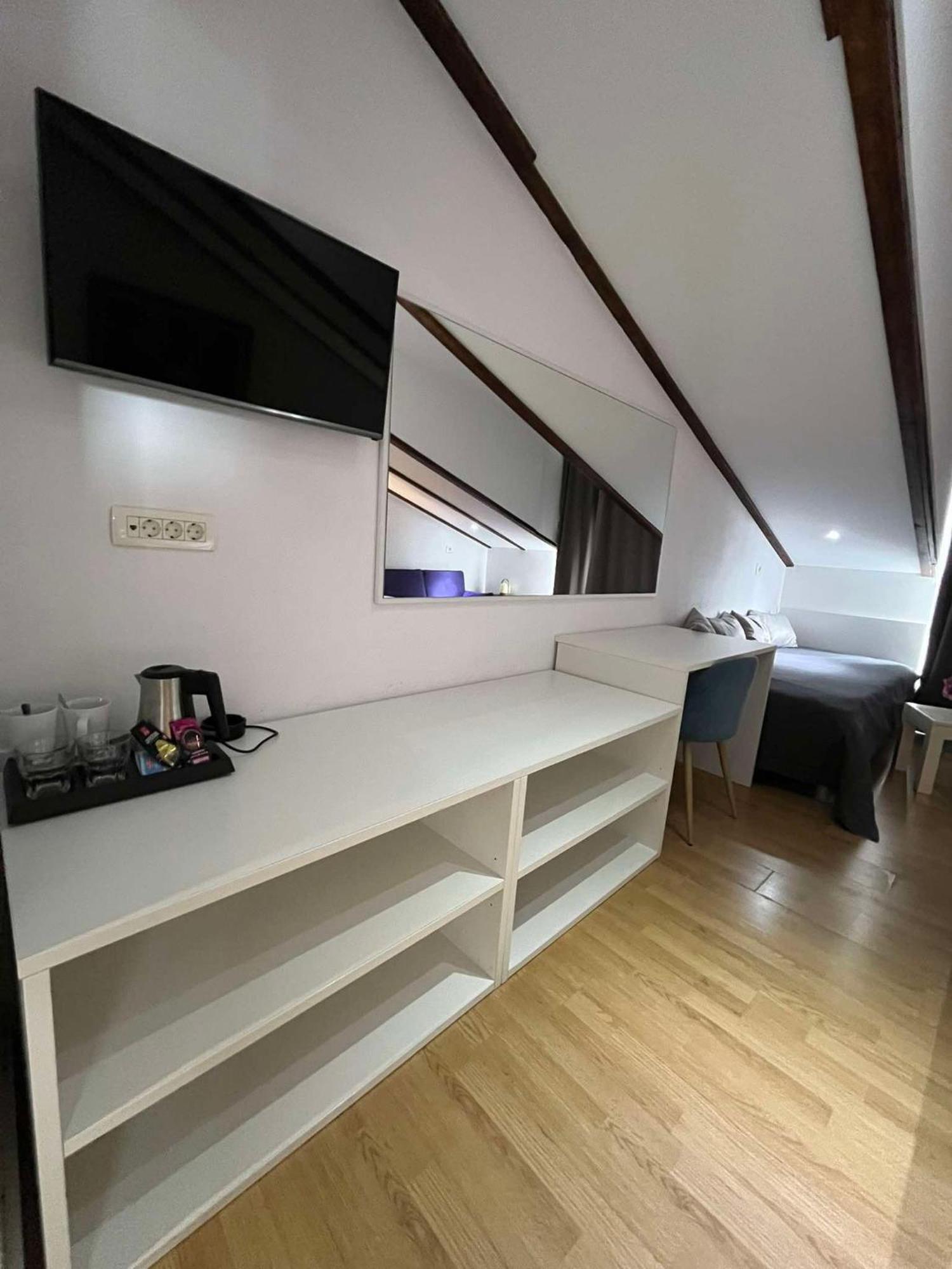Bed and Breakfast Dela Хвар Екстер'єр фото
