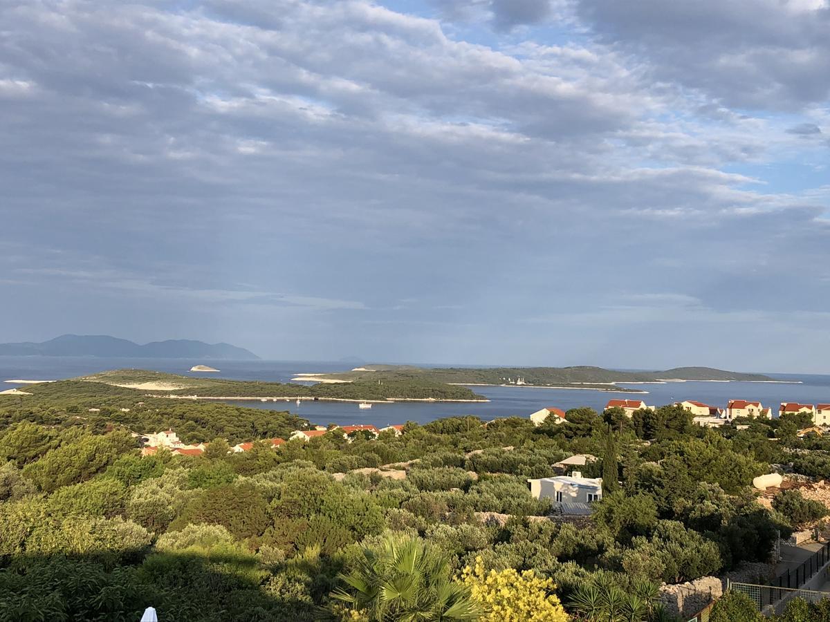 Bed and Breakfast Dela Хвар Екстер'єр фото